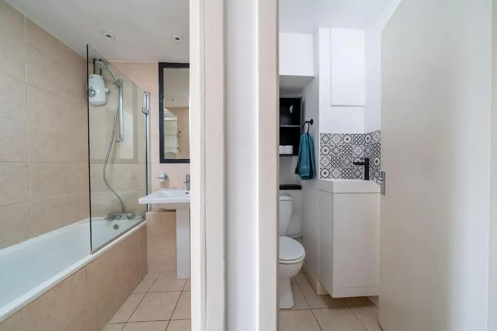 Bright Spacious 2 Bedroom Flat In Zone One London 0*,  United Kingdom