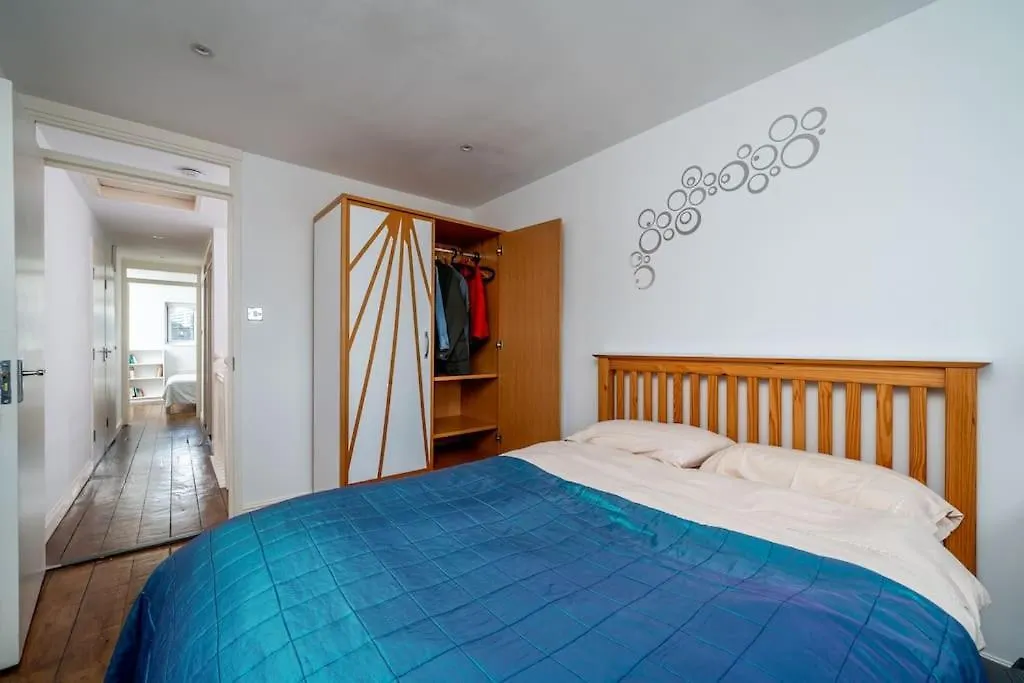 Bright Spacious 2 Bedroom Flat In Zone One London United Kingdom