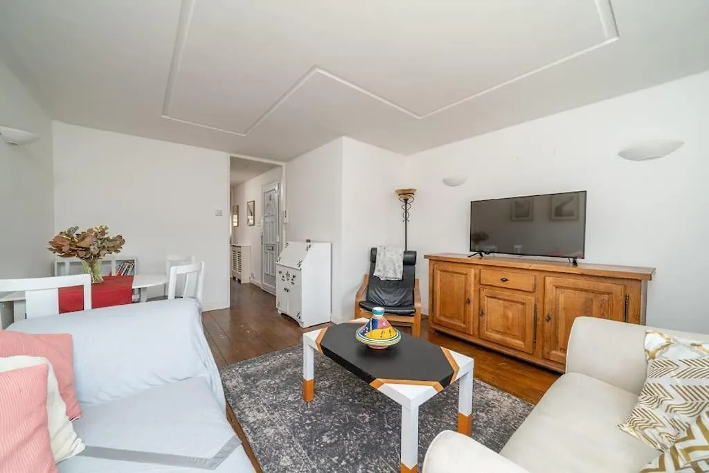 Bright Spacious 2 Bedroom Flat In Zone One London