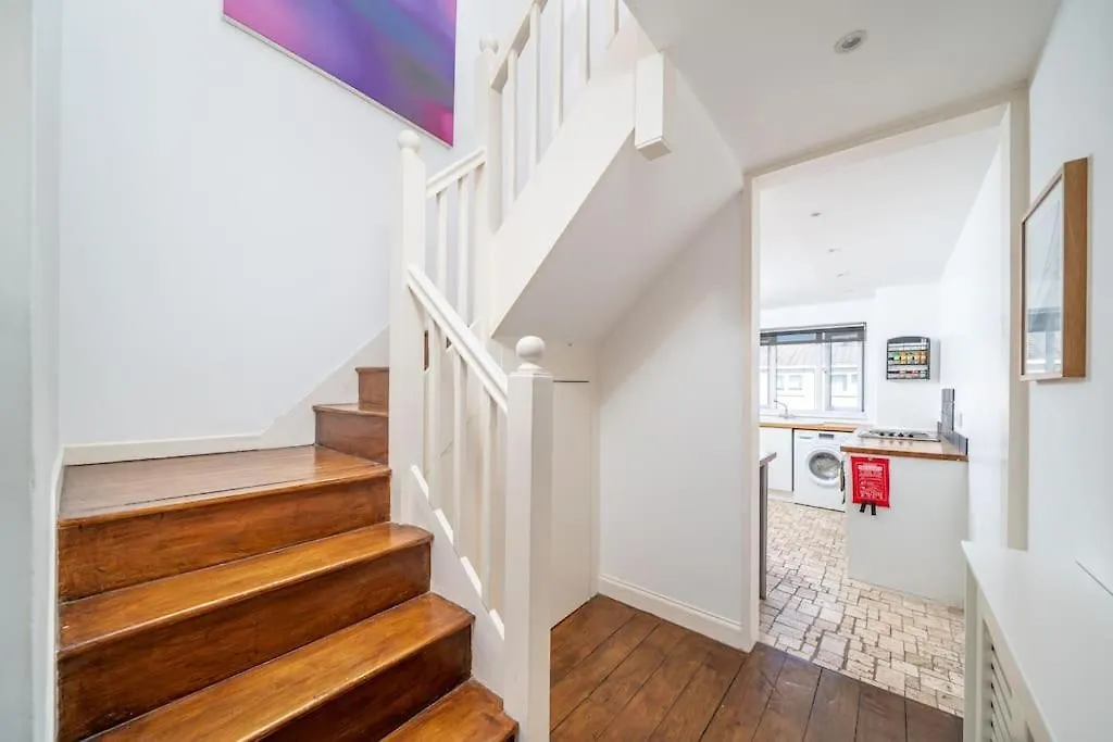 Bright Spacious 2 Bedroom Flat In Zone One London Apartment