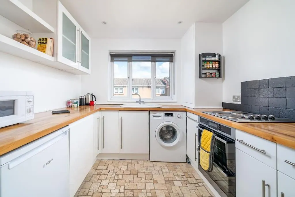Bright Spacious 2 Bedroom Flat In Zone One London